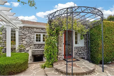 902 E Olive Avenue, Burbank, CA 91501 - Photo 59