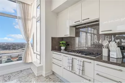 900 W Olympic Boulevard #30A, Los Angeles, CA 90015 - Photo 13
