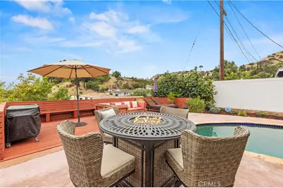 8407 Broadacre Drive, Los Angeles, CA 91352 - Photo 33