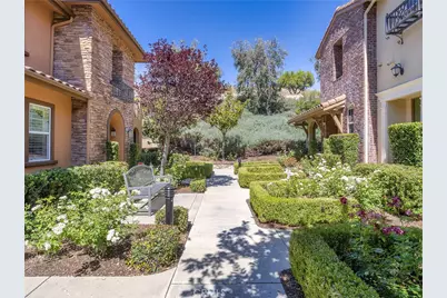 28457 Herrera Street, Valencia, CA 91354 - Photo 3