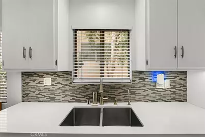 1045 N Kings #107, West Hollywood, CA 90069 - Photo 11