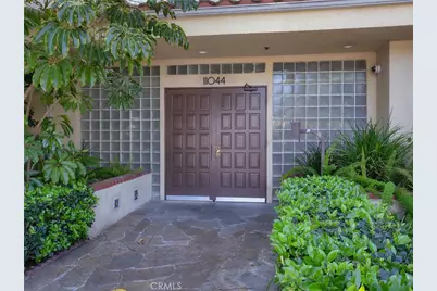 11044 Acama Street #302, Studio City, CA 91602 - Photo 3