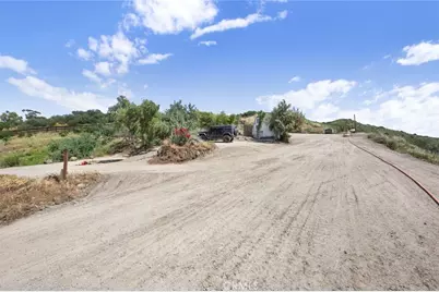 10200 Willow Springs Lane, Sunland, CA 91040 - Photo 17