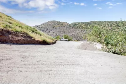 10200 Willow Springs Lane, Sunland, CA 91040 - Photo 15