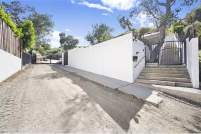 10200 Willow Springs Lane, Sunland, CA 91040 - Photo 27