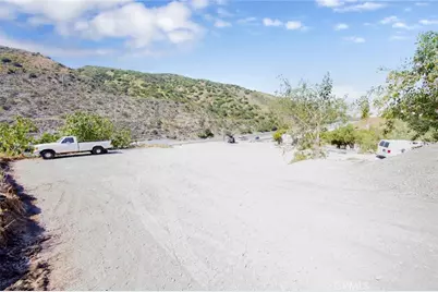 10200 Willow Springs Lane, Sunland, CA 91040 - Photo 13