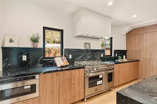 11911 Hartsook, Valley Village, CA 91607 - Photo 13