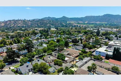 347 W Spazier, Burbank, CA 91506 - Photo 37