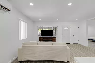 7044 Tyrone Avenue, Van Nuys, CA 91405 - Photo 9