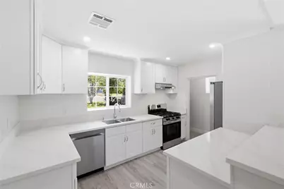 10227 McVine, Sunland, CA 91040 - Photo 9