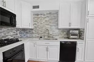 9541 Via Salerno, Burbank, CA 91504 - Photo 15