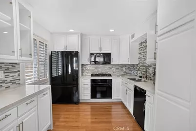 9541 Via Salerno, Burbank, CA 91504 - Photo 13