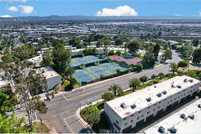 9541 Via Salerno, Burbank, CA 91504 - Photo 5