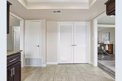 635 E Elmwood Avenue #203, Burbank, CA 91501 - Photo 5