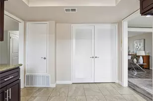 635 E Elmwood Ave, Burbank, CA 91501 - Photo 5
