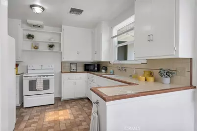 400 University Avenue, Burbank, CA 91504 - Photo 3