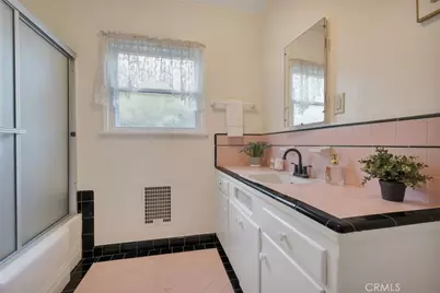 400 University Avenue, Burbank, CA 91504 - Photo 27