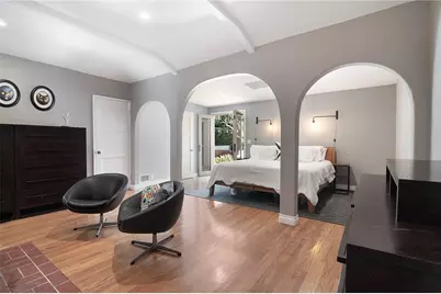 10703 Collins Street, North Hollywood, CA 91601 - Photo 13