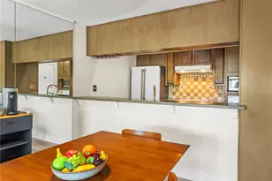 10240 Camarillo St, Toluca Lake, CA 91602 - Photo 3