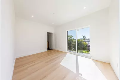 1330 S Longwood Avenue, Los Angeles, CA 90019 - Photo 17