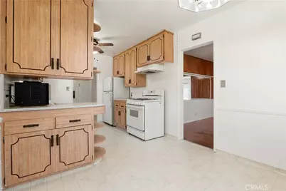 1815 W Riverside Drive, Burbank, CA 91506 - Photo 9