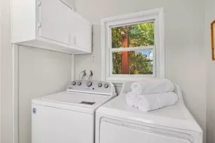 524 S Bel Aire Dr, Burbank, CA 91501 - Photo 25