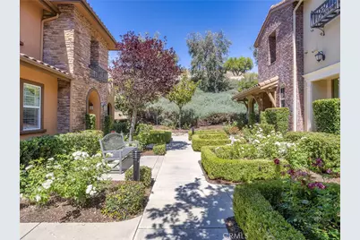 28457 Herrera Street, Valencia, CA 91354 - Photo 3