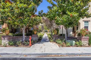 28457 Herrera St, Valencia, CA 91354 - Photo 5