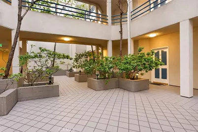 14415 Benefit Street #101, Sherman Oaks, CA 91423 - Photo 1
