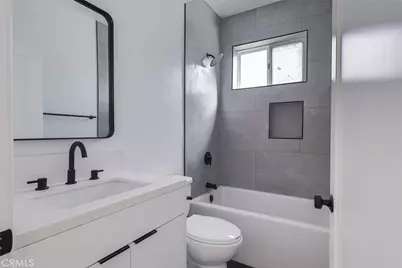 11810 Gilmore, Los Angeles, CA 91606 - Photo 33