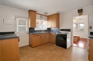 1038 N Buena Vista St, Burbank, CA 91505 - Photo 3