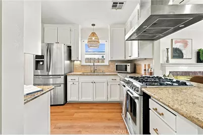 351 W Elm Avenue, Burbank, CA 91506 - Photo 11