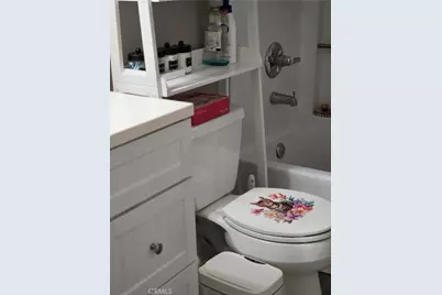 7035 Woodley Avenue, Van Nuys, CA 91406 - Photo 15