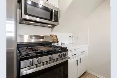 11044 Acama Street #302, Studio City, CA 91602 - Photo 9