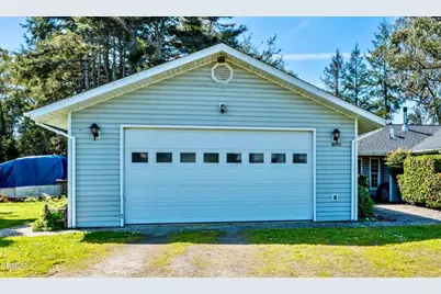 18070 Ocean Drive, Fort Bragg, CA 95437 - Photo 19