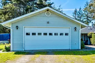 18070 Ocean Dr, Fort Bragg, CA 95437 - Photo 19