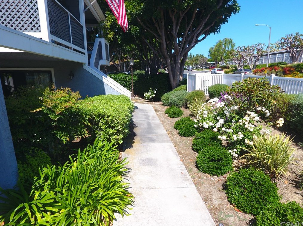 19 Hollyhock Ln, Laguna Beach CA  92656-2950 exterior