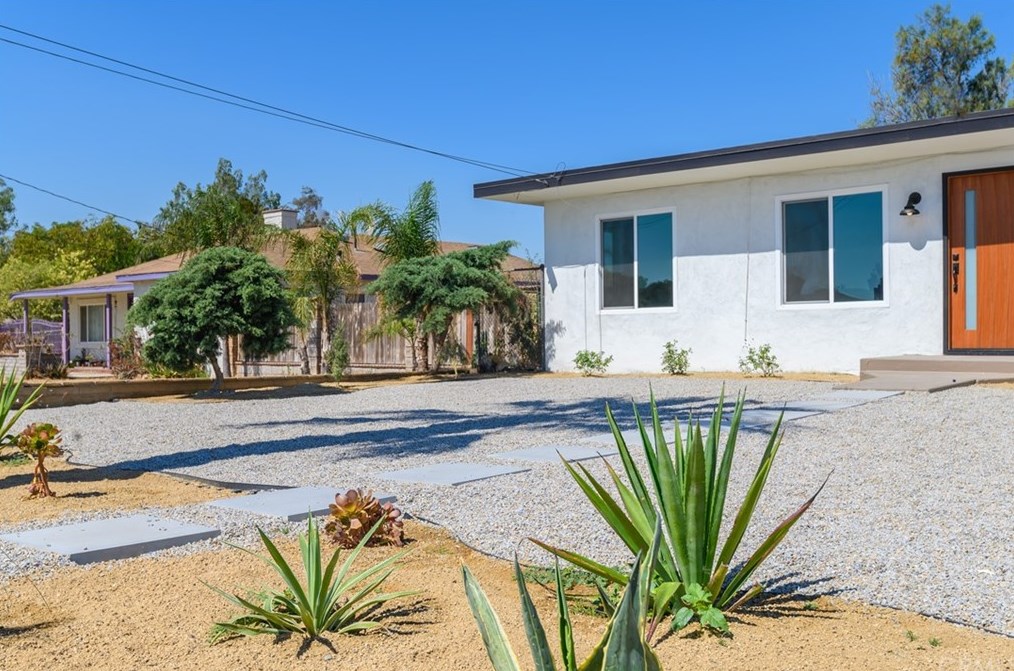 9446 Acacia Ave, Fontana CA  92335-5887 exterior