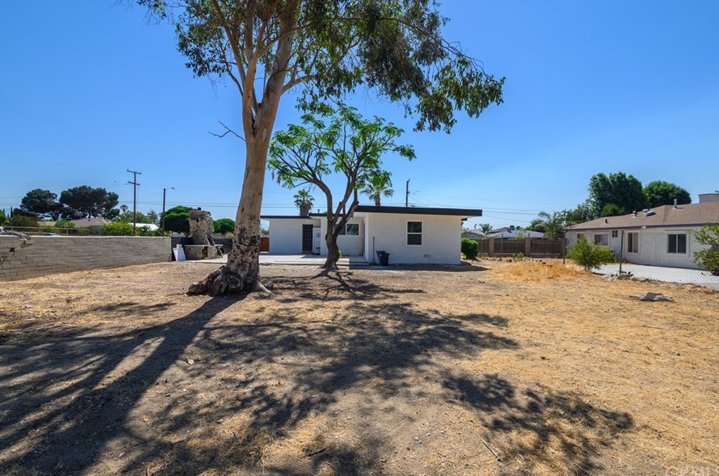 9446 Acacia Ave, Fontana CA  92335-5887 exterior