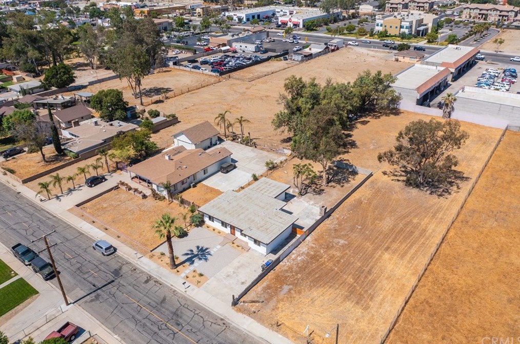 9446 Acacia Ave, Fontana CA  92335-5887 exterior