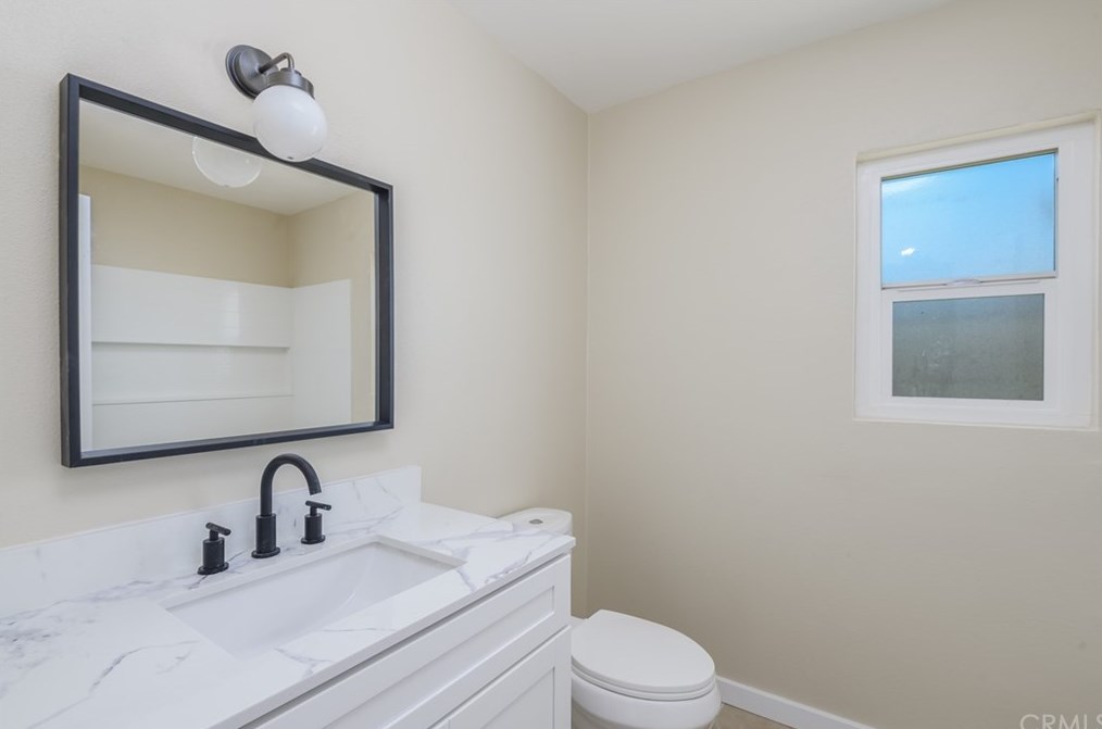 9446 Acacia Ave, Fontana CA  92335-5887 exterior