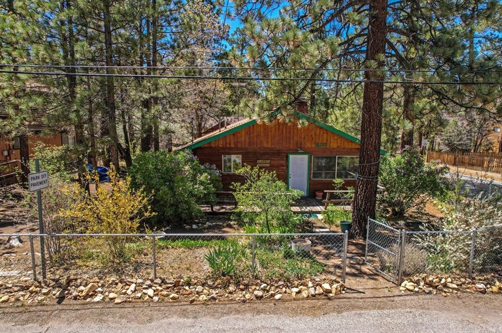 510 Sunset Ln, Big Bear City, CA 92386