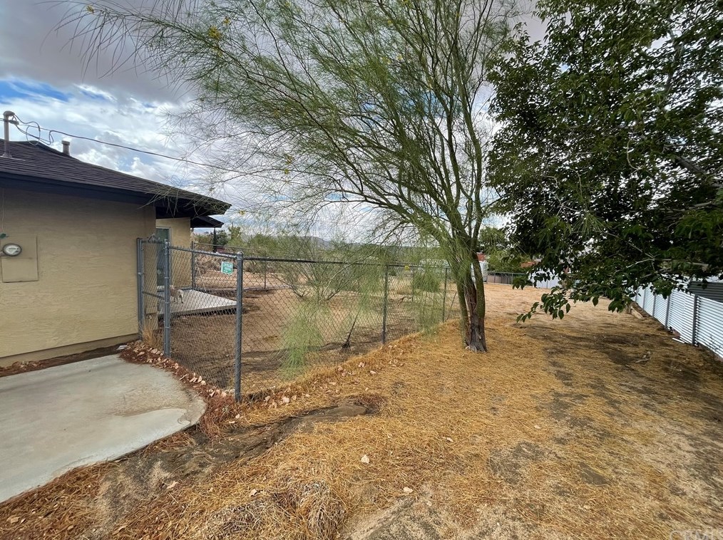 60450 Latham Trl, Joshua Tree CA 92252-2815 exterior