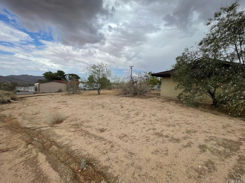 60450 Latham Trl, Joshua Tree CA 92252-2815 exterior
