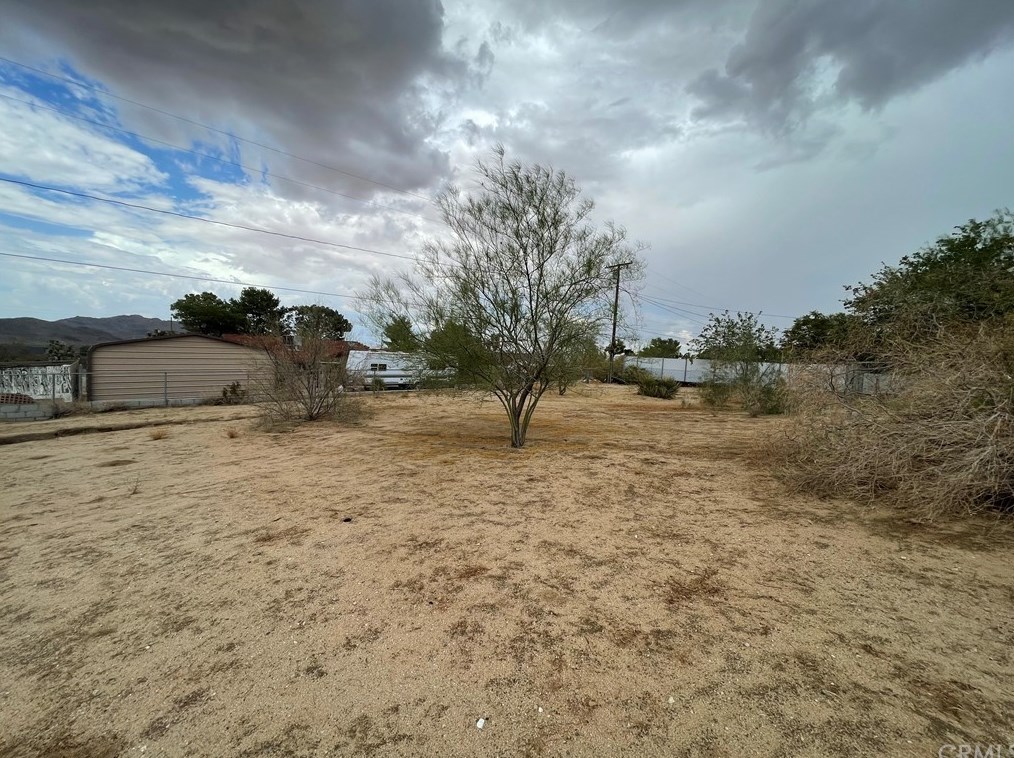 60450 Latham Trl, Joshua Tree CA 92252-2815 exterior