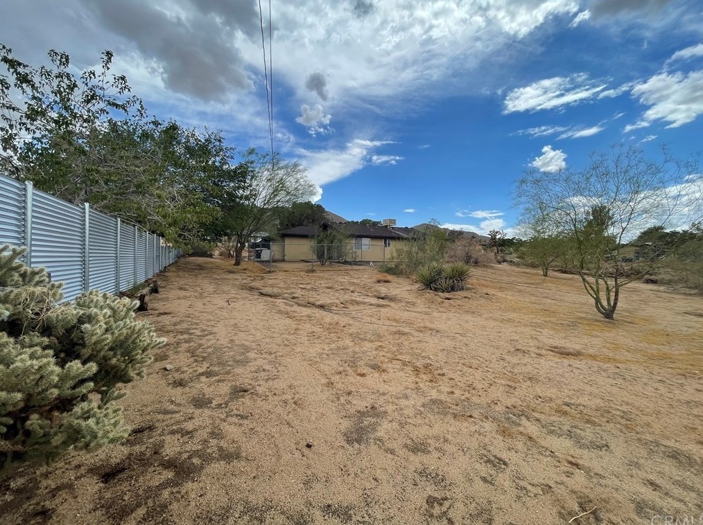 60450 Latham Trl, Joshua Tree CA  92252-2815 exterior