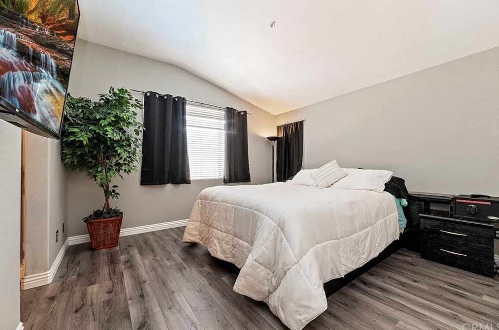 14938 Fox Rdg Dr, Fontana CA 92336-1103 exterior