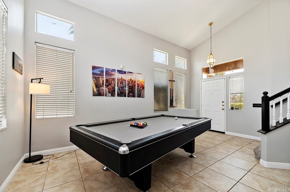 14938 Fox Rdg Dr, Fontana CA 92336-1103 exterior