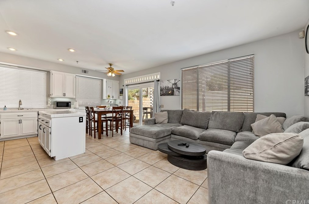 14938 Fox Rdg Dr, Fontana CA 92336-1103 exterior