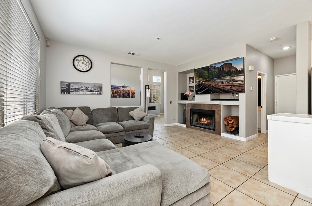 14938 Fox Rdg Dr, Fontana CA 92336-1103 exterior